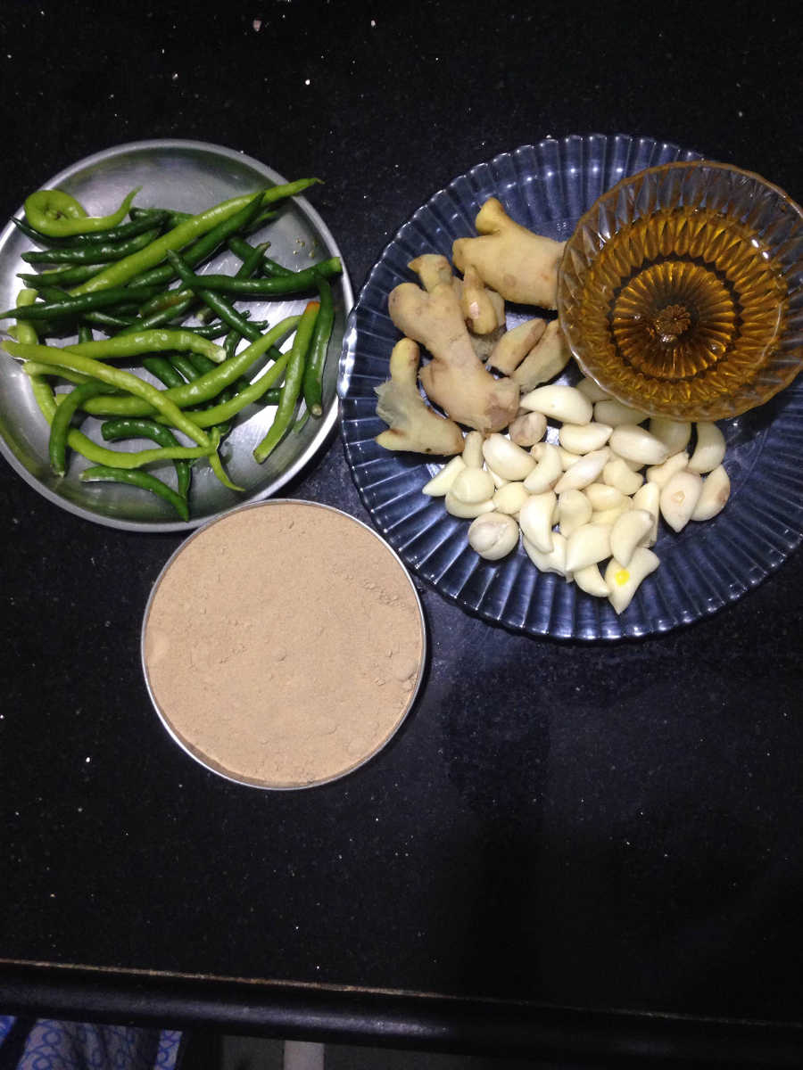 Barabar-ki-Chutney-ingredients