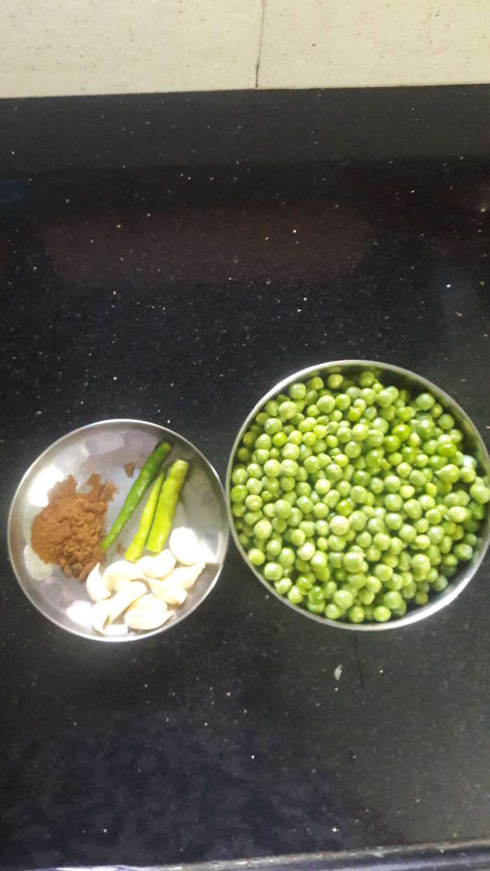Kachaudi-hara-matar-ingredients