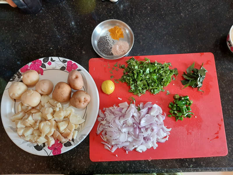 aloo-sukhi-sabji-ingredients