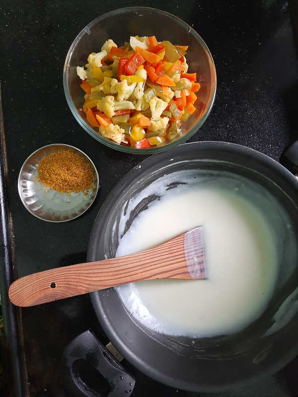 baked-veg-steamed-white-sauce